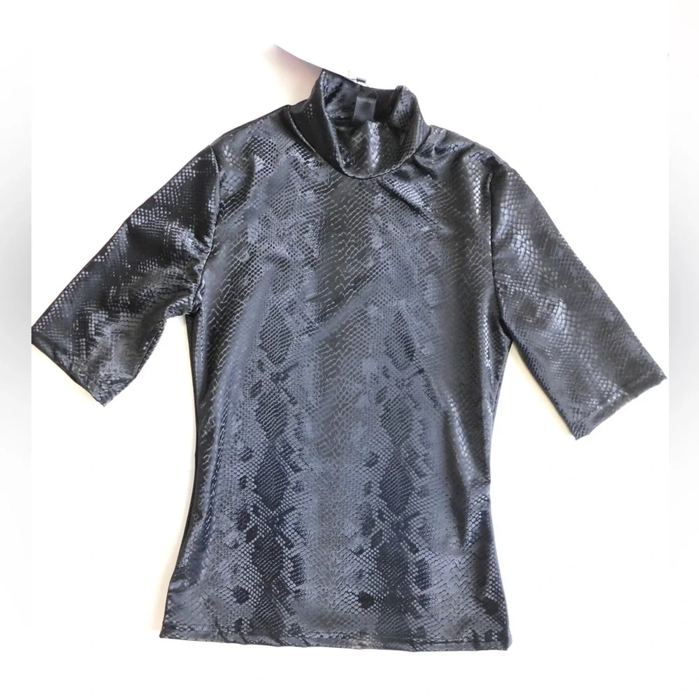Fitted Snake Print Top (Xsmall) - Picture 2 of 10